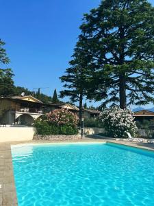 Villa Mezzaluna diretta a Lago con piscina