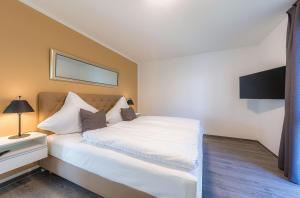 Insel der Asanas - Elegante Ferienwohnung mit Balkon, Kamin & Wellness am Krakower See