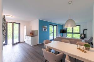 Shanti-Suite mit Dachterrasse, Kamin & Sauna am Krakower See