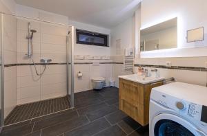 Shanti-Suite mit Dachterrasse, Kamin & Sauna am Krakower See