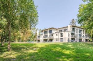 Mantra-Oase - Gemütliches Apartment mit Seeblick, Kamin & Wellness am Krakower See