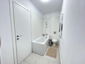 Elegant Premium Apartment with Panoramic Views - 10