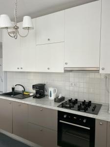 Elegant Premium Apartment with Panoramic Views - 10