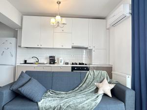 Elegant Premium Apartment with Panoramic Views - 10