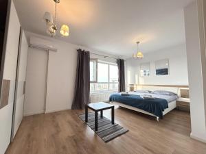 Elegant Premium Apartment with Panoramic Views - 10