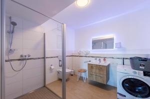 Sonnenschein - Stilvolles Apartment mit Balkon, Kamin & Wellness-Flair am Krakower See