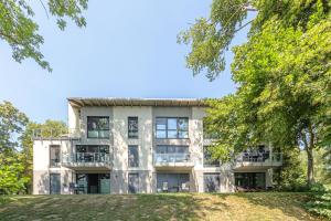 Sonnenschein - Stilvolles Apartment mit Balkon, Kamin & Wellness-Flair am Krakower See