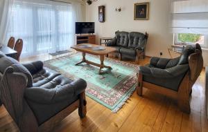 6 Bedroom Amazing Home In Mucharz