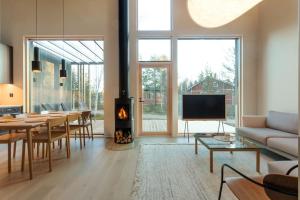 Stay North - Joiku - Midnight Sun