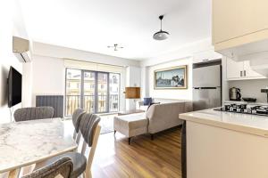 HEARTH OF DOWNTOWM, LUXURY 3 NEW APARTMENTs