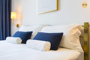 Navy Studio at Tropicana 218 at Central Location & Food Hunt Friendly