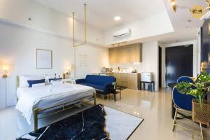 Navy Studio at Tropicana 218 at Central Location & Food Hunt Friendly