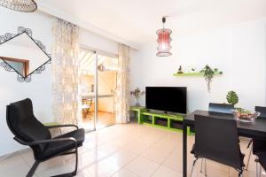 Los Seres , balcón y piscina