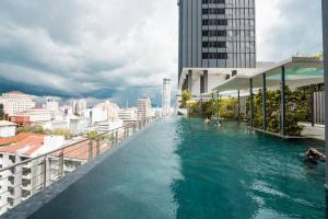 Spacious 3BR in Tropicana 218 at Central Location & Food Hunt Friendly
