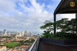 Spacious 3BR in Tropicana 218 at Central Location & Food Hunt Friendly