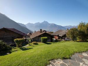 Chalet Chalet Pierre Fleur by Interhome