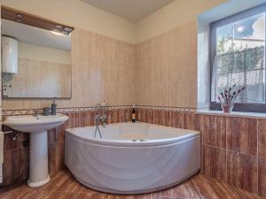 Apartment Lea-1 by Interhome