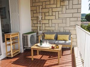 Apartment Les Palmiers-3 by Interhome