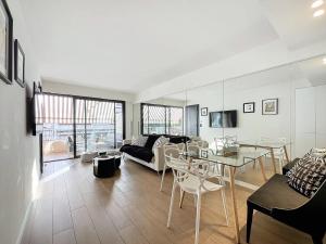 3P BETWEEN CROISETTE BEACHES AND ANTIBES STREET