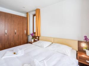 Apartment Emma-8 by Interhome
