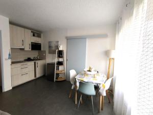 Appartements La Desirade avec Parking- Port - WIFI couchage en 160 neuf : photos des chambres