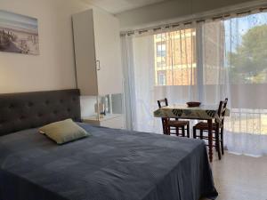 Studio confortable face aux Thermes avec balcon - FR-1-553-26