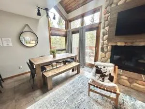 Ski in Ski out Townhome, Indoor and outdoor pools, hot tub, fire pits, and more - Schroeder