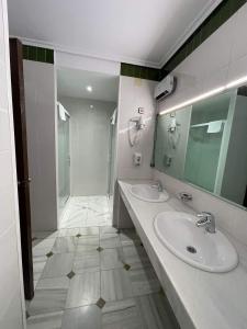 Standard Twin Room with Shared Bathroom room in Casa Palacio del Hielo