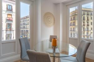Charming Apartment for 4 Steps away from Mercado de San Miguel , Calle Mayor IV