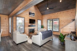 Mountain Haven Hot Tub Pool Arcade Theater Room