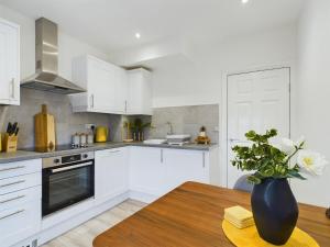 Cheltenham Town Centre 1-Bedroom Apartment on Grosvenor Street