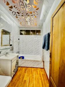 New Zealand Group Of Houseboats