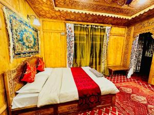 New Zealand Group Of Houseboats