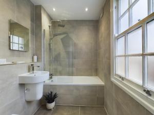 Cheltenham Town Centre 1-Bedroom Apartment on Grosvenor Street