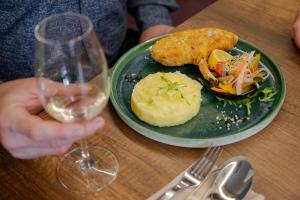 Barka Galéria Hotel és Étterem