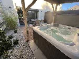 Séjour détente - Appart'hôtel n 1 avec jaccuzi, piscine et petit-déjeuner - Charnay