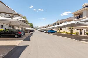 Walford Estate, Spacious Private, Modern luxury living