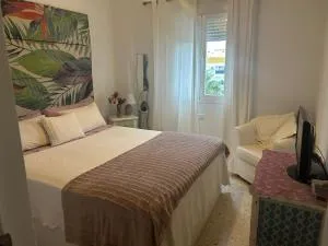 Habitación cama doble con baño compartido - Palomares del Río