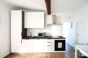 Casa tra i Carüggi e il Mare