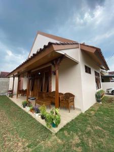 Belgareti Modern Ethnic House Cipanas Puncak