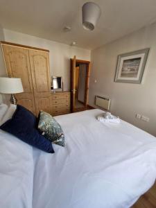 Cosy beachfront apartment in Salthill Galway city