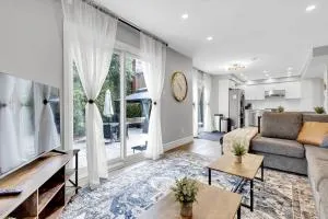 6BR house near Shops, Transit, Hwy and GO - Georgetown