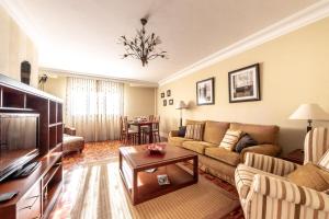 Grande luminoso, garaje, Bilbao Arena, Casco Viejo