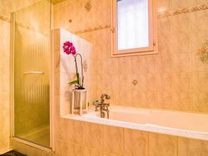 Maisons de vacances Holiday Home La Petite Maison dans la Prairie by Interhome : photos des chambres