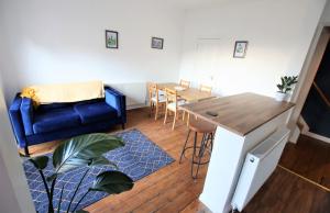 Contemporary Home in Friendly Easton, Free Parking