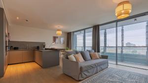 River View 1BDR Apartment by LovelyStay