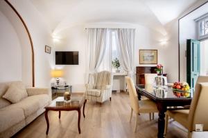 Maxi Senior Suite room in Aldrovandi Residence City Suites