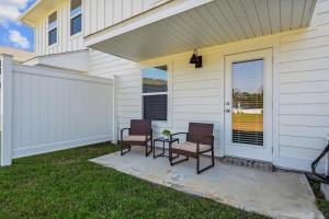 New Home near UWF & PNS Beach!