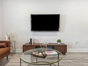 New Home near UWF & PNS Beach!