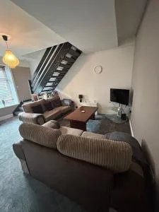 Entire House - 4 Bed - Sleeps 6 - Clayton le Moors